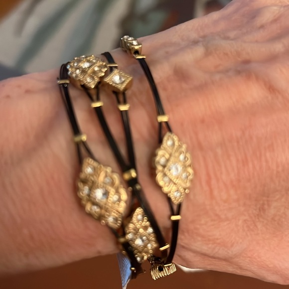 Beaut  Black and Goldd Bling Bangle - Picture 3 of 4